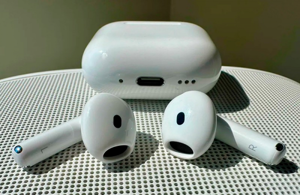 Обзор Apple AirPods 4: немного более доступных наушников без ANC