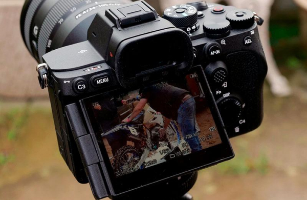 Обзор Sony a7R V: полнокадровой камеры для потрясающих фотографий разрешением 60 Мп