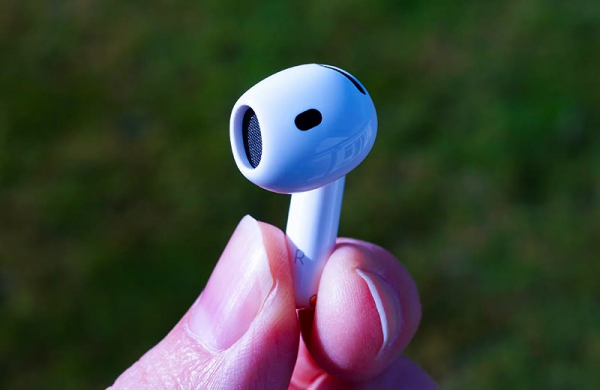 Обзор Apple AirPods 4: немного более доступных наушников без ANC