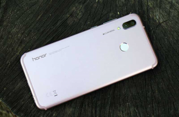 Первый обзор Honor Play: телефон для геймеров