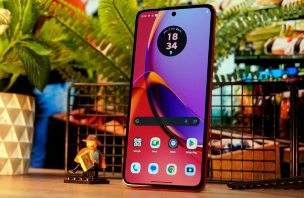 Обзор Motorola Moto G84: смартфона по бюджету с хорошим дисплеем и аккумулятором