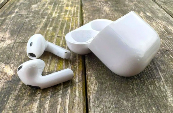 Обзор Apple AirPods 4: немного более доступных наушников без ANC