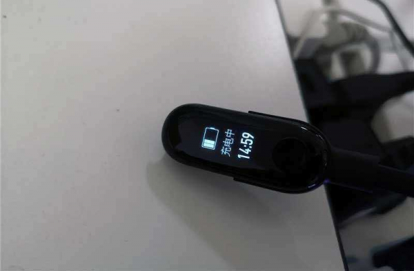 Обзор Xiaomi Mi Band 3: обновлённого умного браслета