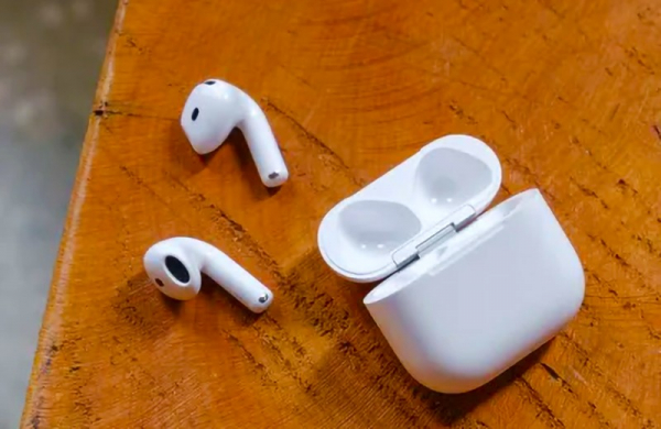Обзор Apple AirPods 4: немного более доступных наушников без ANC