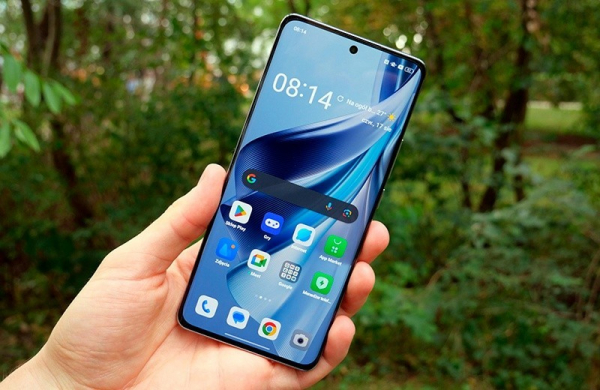 Обзор Oppo Reno10 5G: смартфона со стильной внешностью и множеством различий