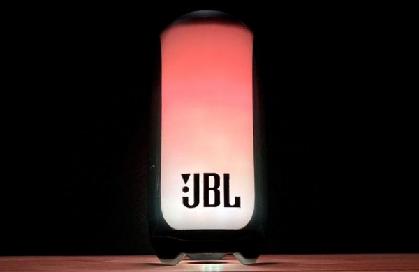 Обзор JBL Pulse 5: обновлённой портативной колонки с ослепительной подсветкой