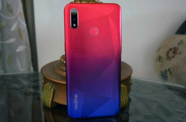 Обзор Realme 3i: если нужен красивый бюджетный смартфон